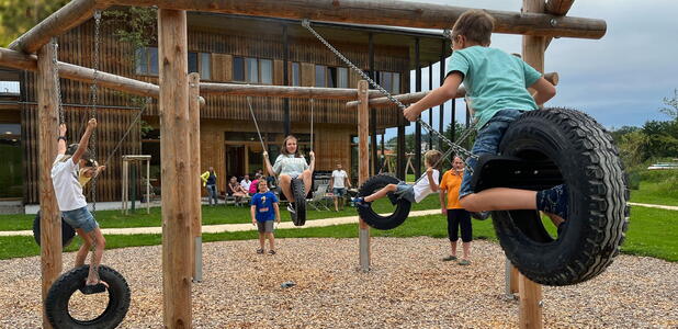 Spielplatz für das psychosoziale Nachsorgezentrum Sonneninsel fertiggestellt